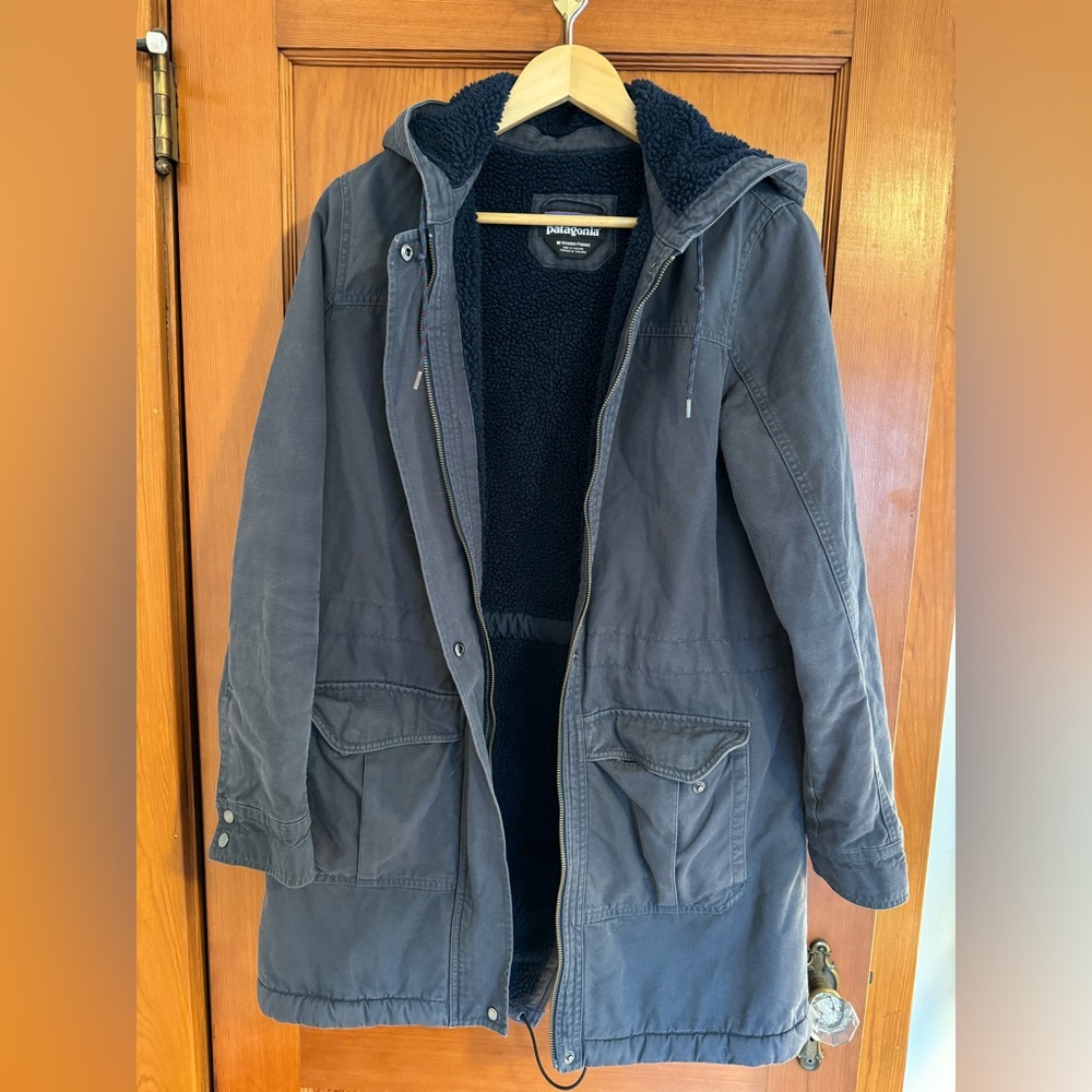 Patagonia Women's Insulated Prairie Dawn Parka Medium, Smolder Blue / Navy Blue
